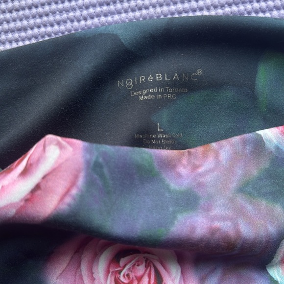 Noir Blanc Scrunch Leggings Roses aprint Velvet Side Panels Leggings Sz L - Picture 7 of 8